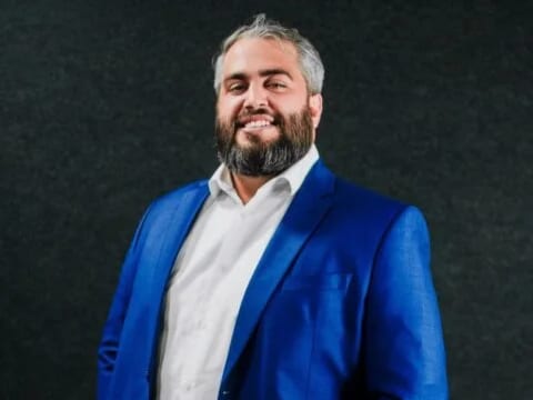 Conecta Consultoria Contábil: Liderança e Crescimento no Setor Contábil